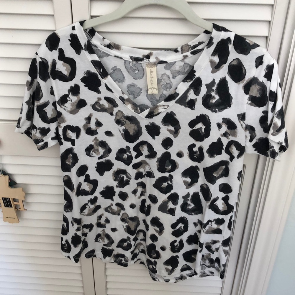 altard state v neck shirt. S